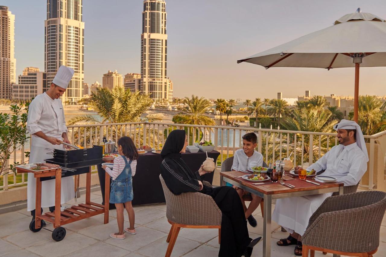 Grand Hyatt Doha Hotel & Villas Экстерьер фото Family dining at the hotel