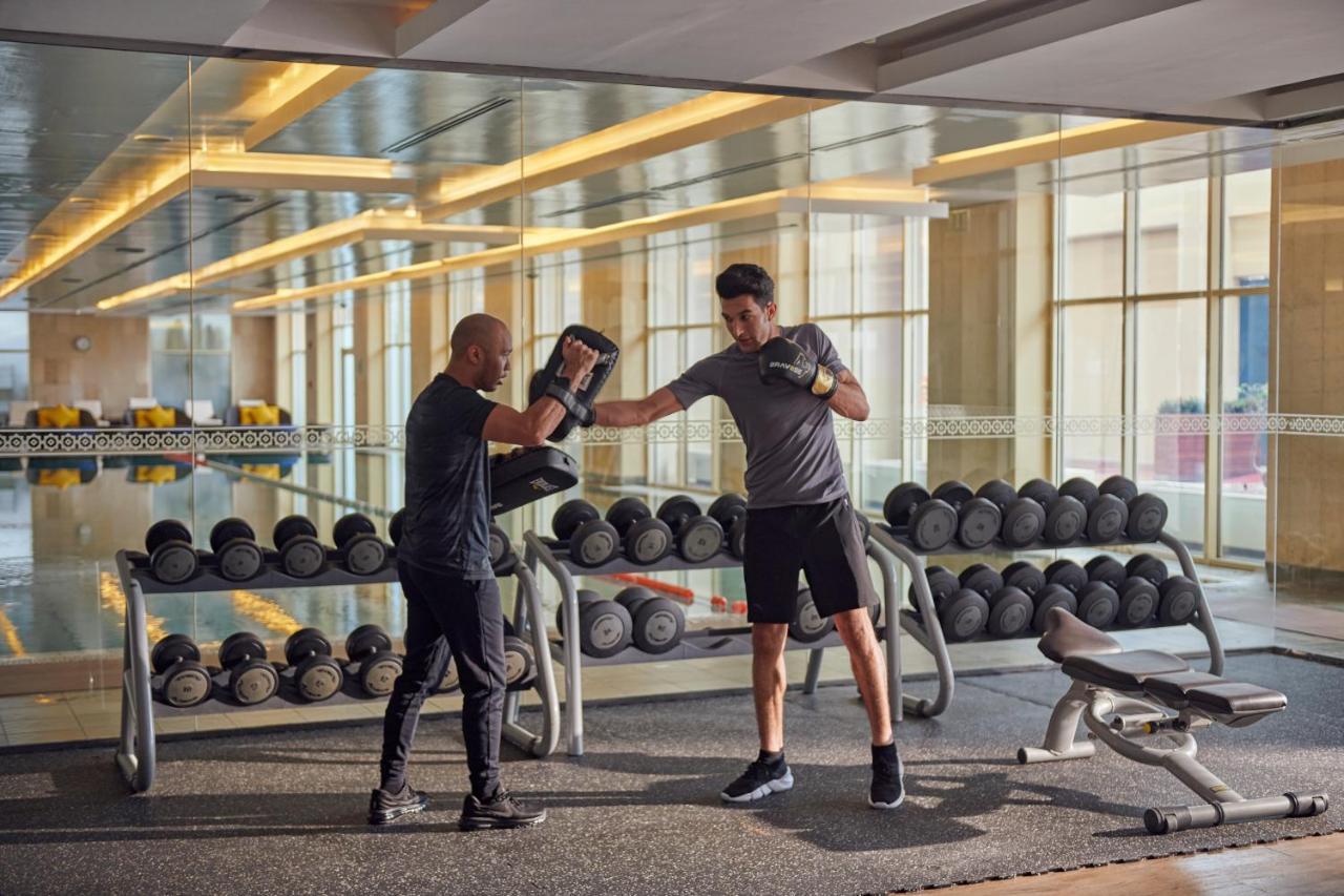 Grand Hyatt Doha Hotel & Villas Экстерьер фото Personal trainer with a client