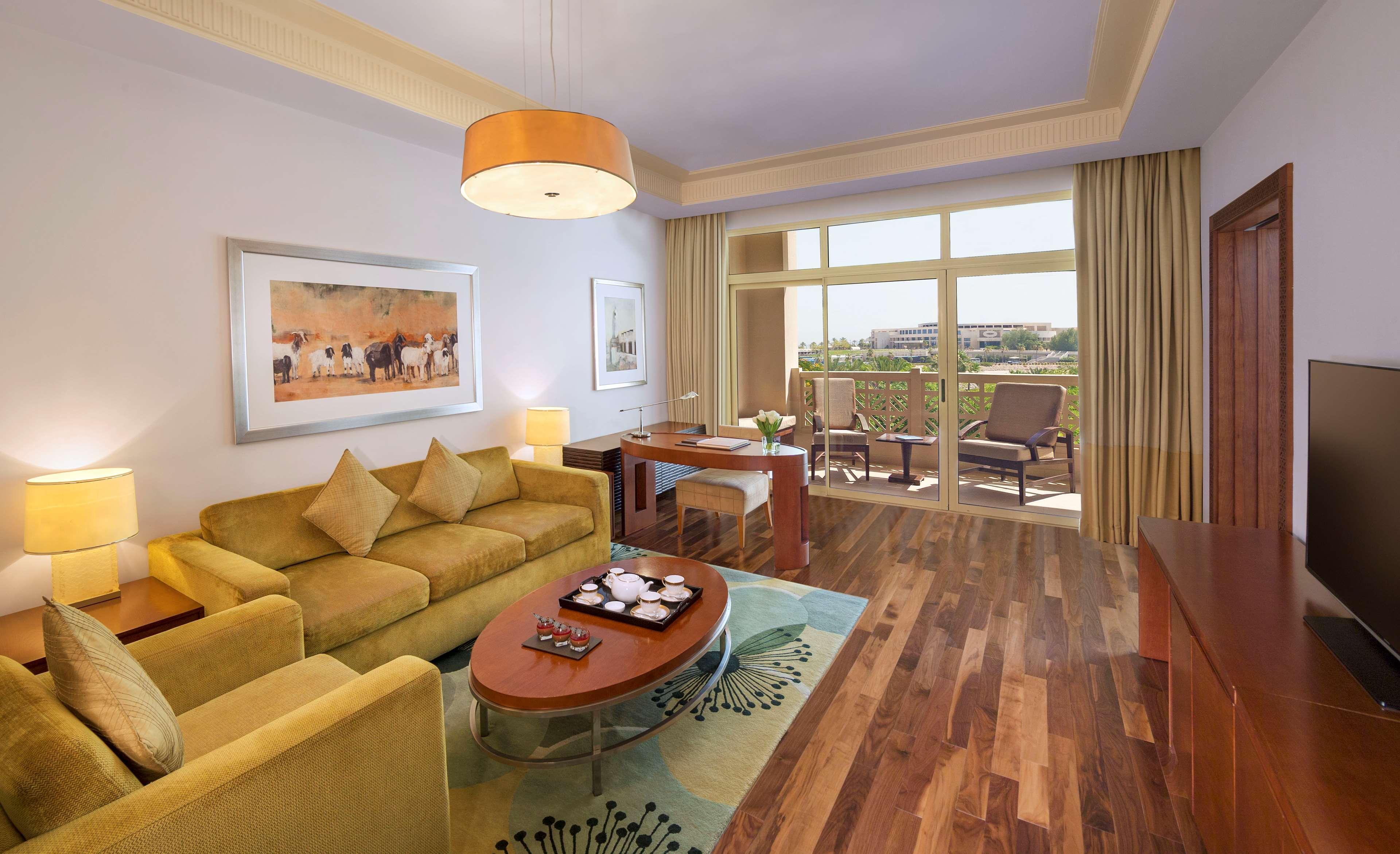 Grand Hyatt Doha Hotel & Villas Экстерьер фото A living room at the Jumeirah Emirates Towers Hotel