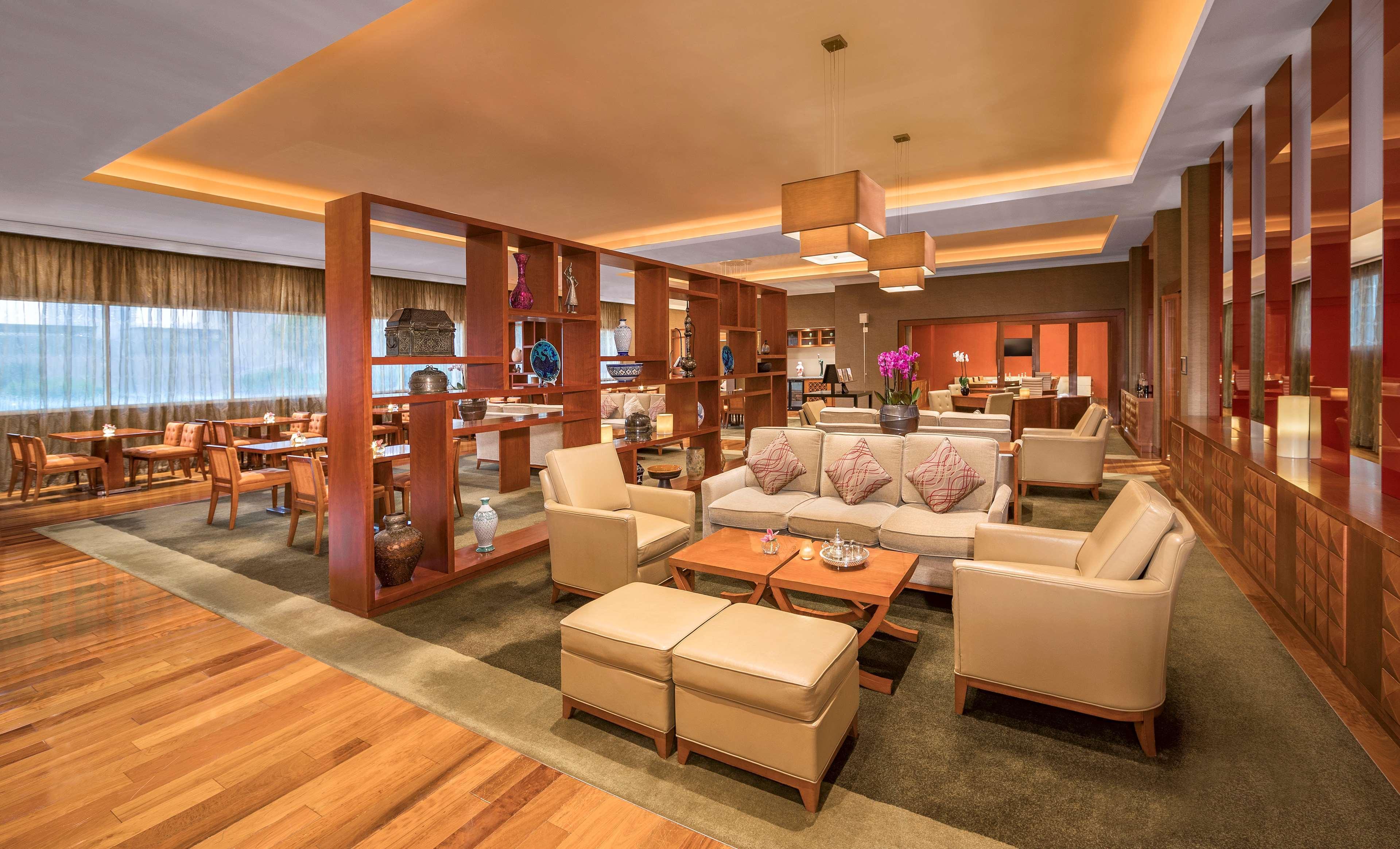Grand Hyatt Doha Hotel & Villas Экстерьер фото The lounge at the airport