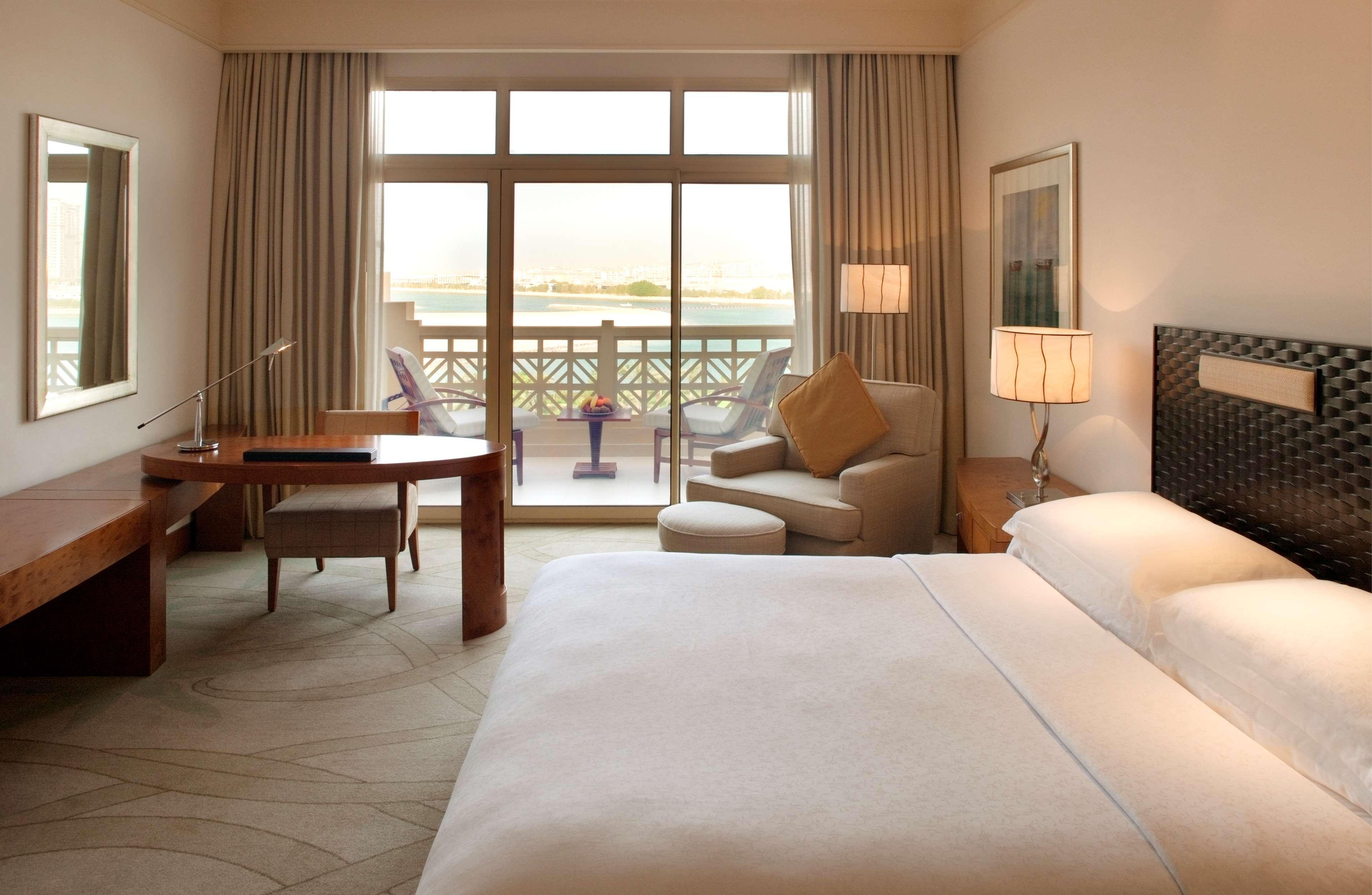 Grand Hyatt Doha Hotel & Villas Экстерьер фото A guest room at the Jumeirah Beach Hotel