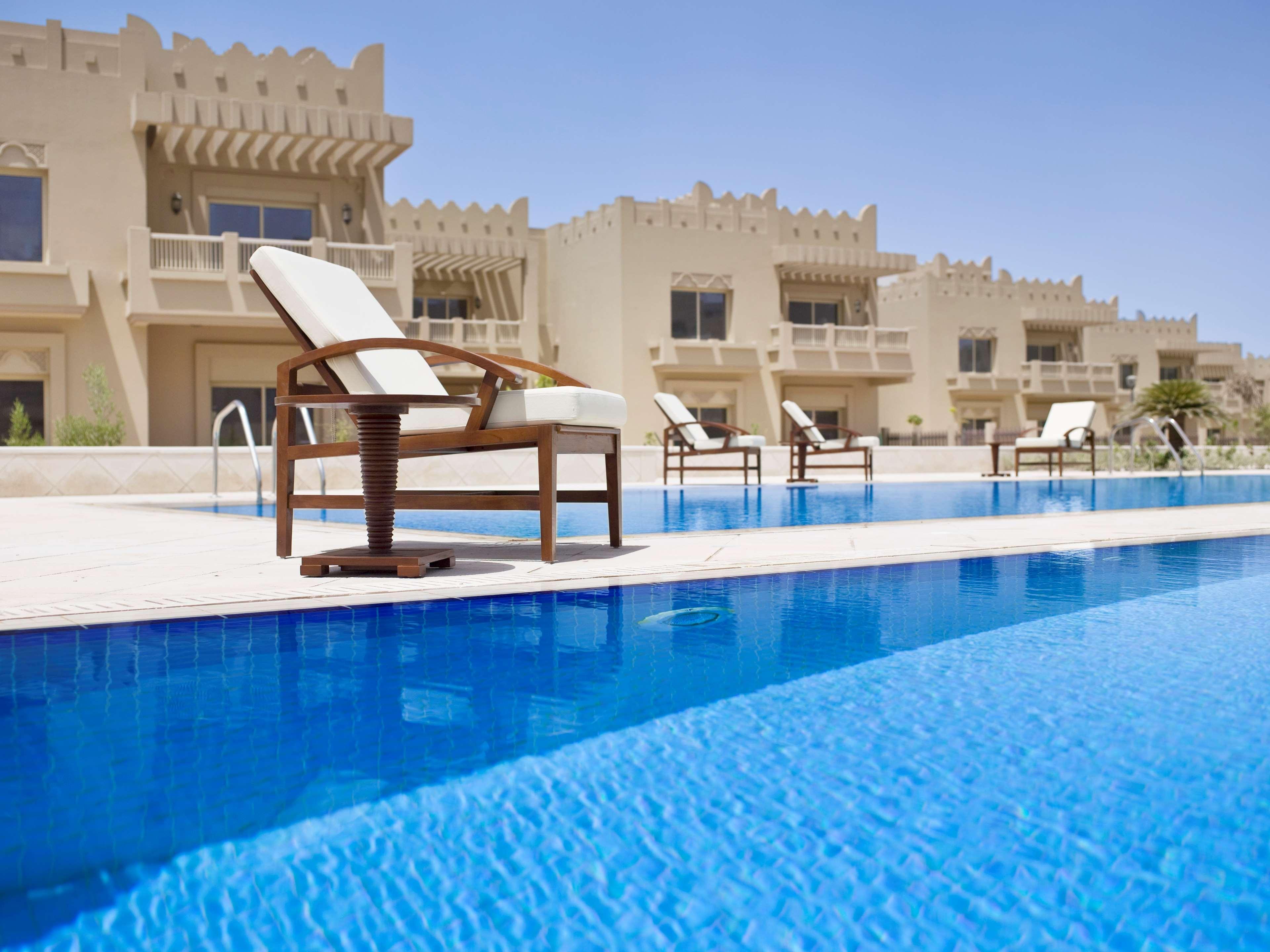Grand Hyatt Doha Hotel & Villas Экстерьер фото The swimming pool at the resort