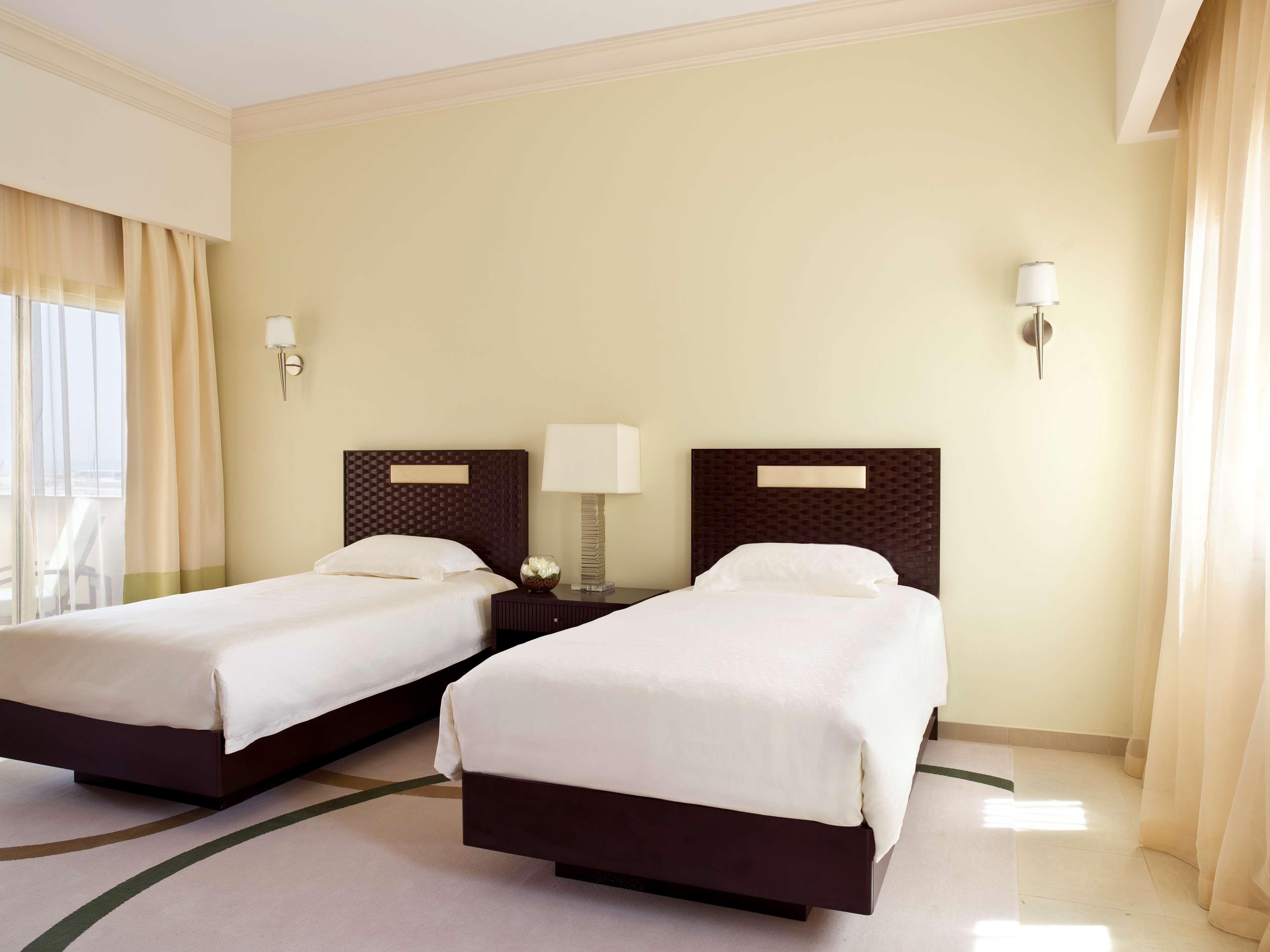 Grand Hyatt Doha Hotel & Villas Экстерьер фото A room at the hotel