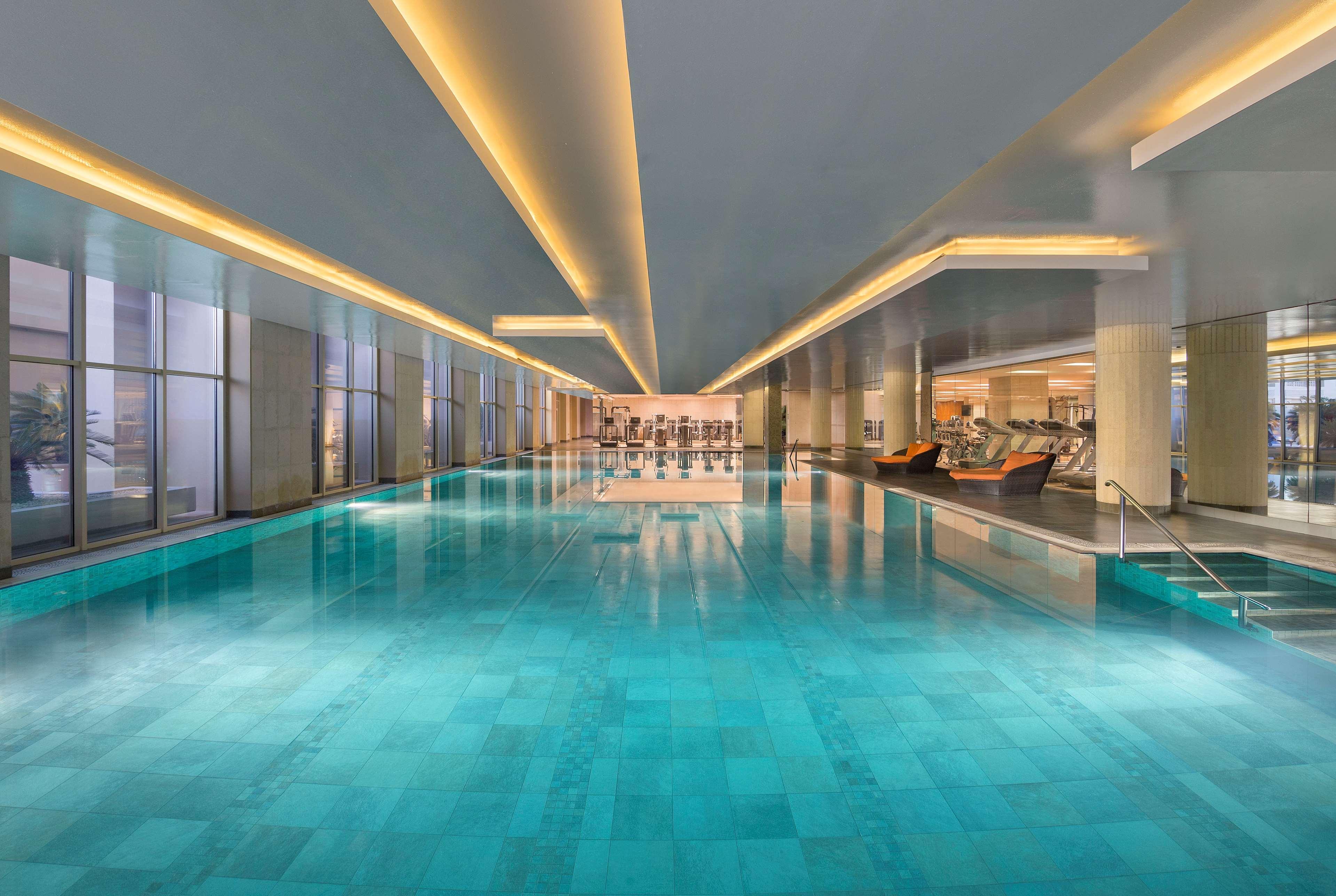 Grand Hyatt Doha Hotel & Villas Экстерьер фото The swimming pool at the hotel