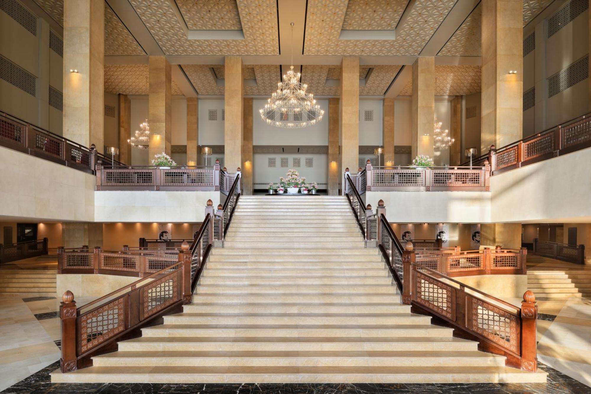 Grand Hyatt Doha Hotel & Villas Экстерьер фото The main staircase at the Ritz-Carlton, DIFC