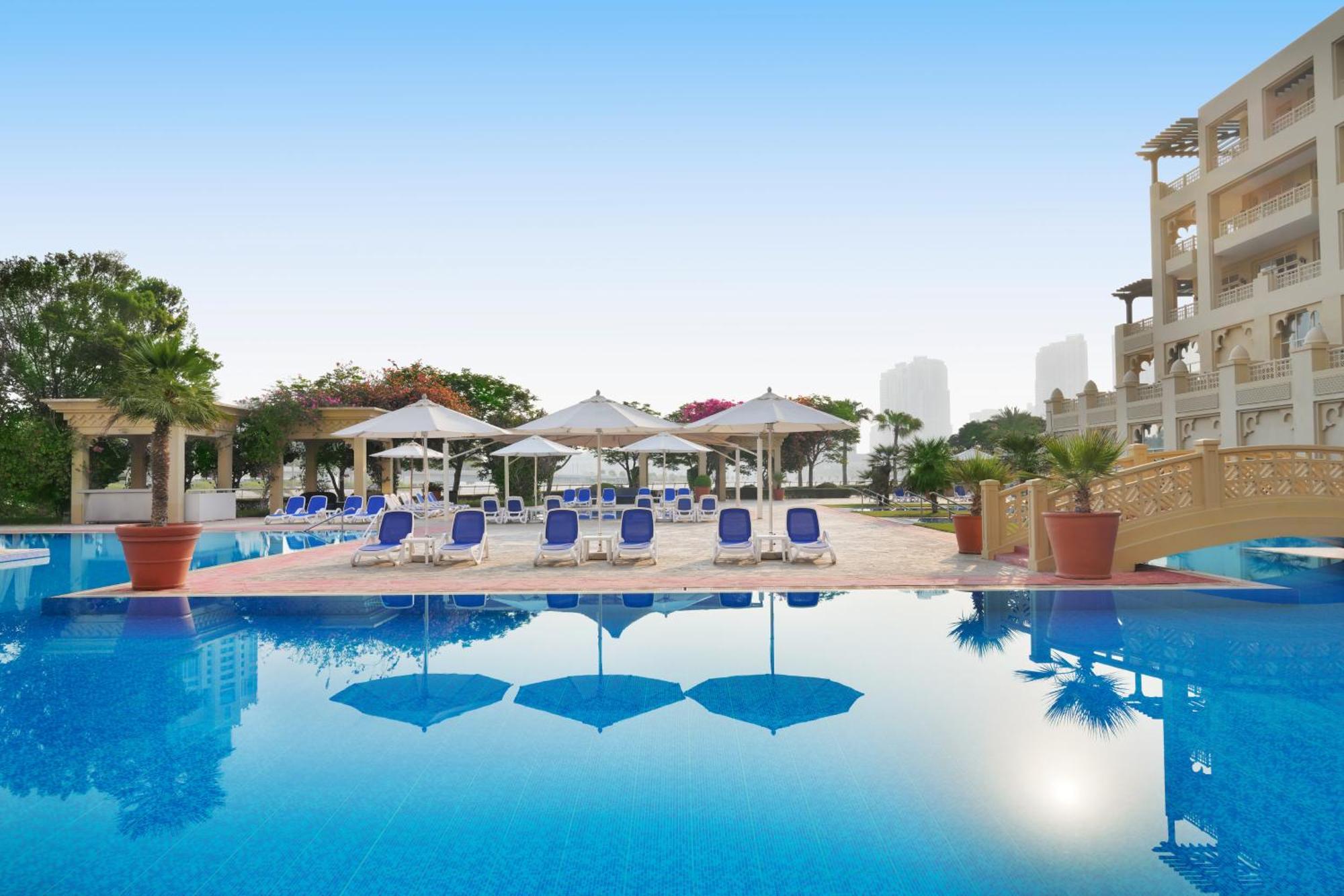 Grand Hyatt Doha Hotel & Villas Экстерьер фото The swimming pool at the Jumeirah Creekside